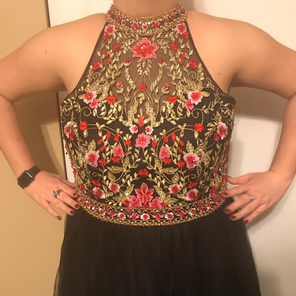 Prom dress - Picture 1 of 8